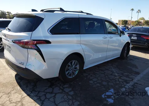 2022 Toyota Sienna Xle z USA, uszkodzony, nr VIN 5TDJRKEC9NS092092